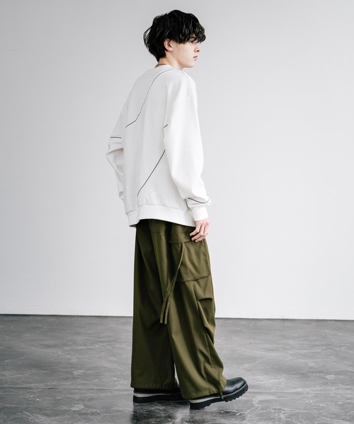 Rocky Monroe(ロッキーモンロー)の「オーバーサイズトリムステッチクルーネックプルオーバー(スウェット・メンズ・ブラック/ホワイト×グレー/オフホワイト・M/L)」の5枚目の写真