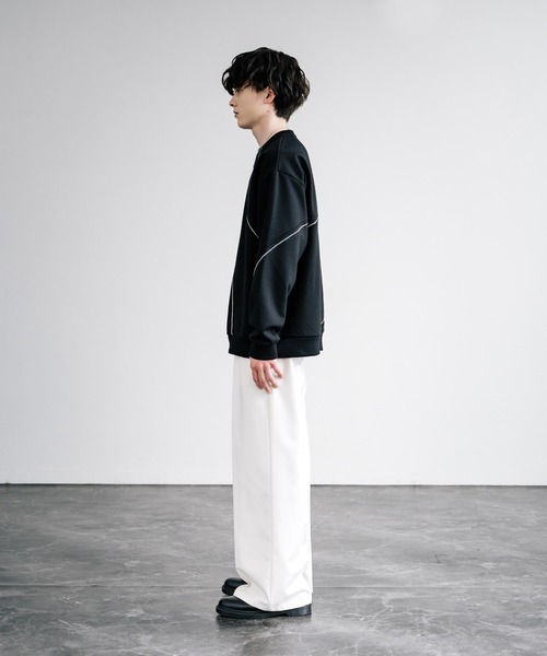 Rocky Monroe(ロッキーモンロー)の「オーバーサイズトリムステッチクルーネックプルオーバー(スウェット・メンズ・ブラック/ホワイト×グレー/オフホワイト・M/L)」の9枚目の写真