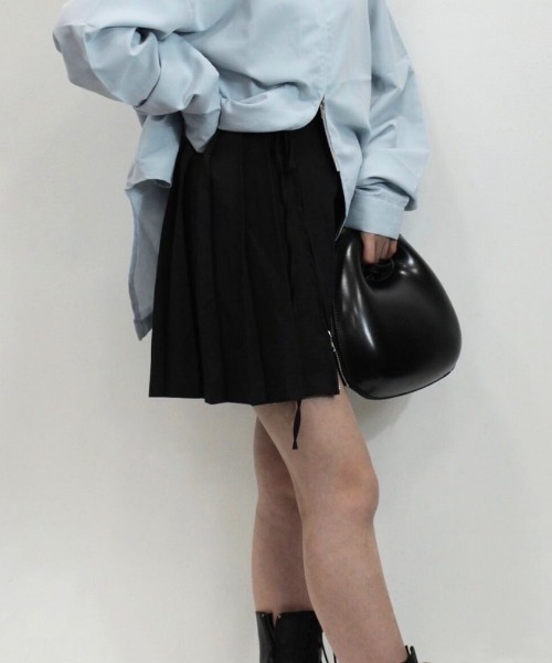 nemne store(ネンネストア)の「《Delfy》ダブルリボンジッププリーツスカート(スカート・レディース・ブラック/グレー・MEDIUM/SMALL)」の3枚目の写真