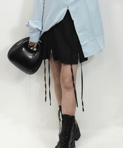 nemne store(ネンネストア)の「《Delfy》ダブルリボンジッププリーツスカート(スカート・レディース・ブラック/グレー・MEDIUM/SMALL)」の4枚目の写真