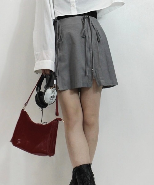 nemne store(ネンネストア)の「《Delfy》ダブルリボンジッププリーツスカート(スカート・レディース・ブラック/グレー・MEDIUM/SMALL)」の17枚目の写真