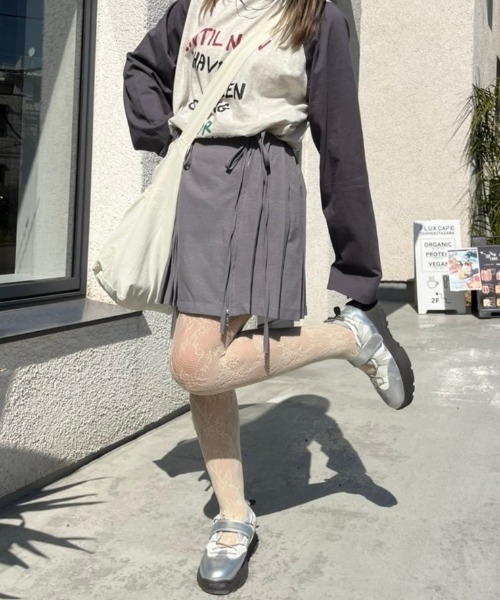 nemne store(ネンネストア)の「《Delfy》ダブルリボンジッププリーツスカート(スカート・レディース・ブラック/グレー・MEDIUM/SMALL)」の13枚目の写真
