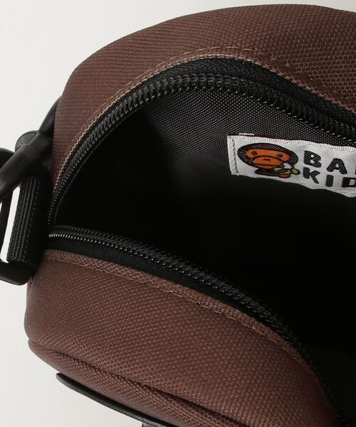 A BATHING APE（アベイシングエイプ）の「BABYILO SHOULDER BAG（ショルダーバッグ・キッズ・ブラウン・FREE）」の2枚目の写真