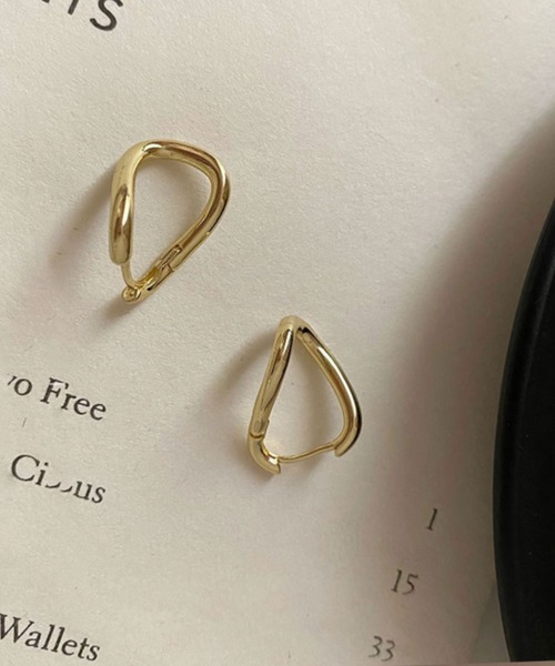 almo（アルモ）の「ラウンド歪みリングフープピアス/ペア(RO)（ピアス（両耳用）・レディース・ゴールド/シルバー・FREE）」の5枚目の写真