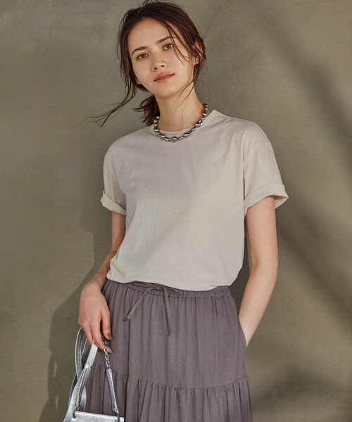 23区(ニジュウサンク)の「【SLOW/WEB限定】シアーツイストシングルジャージー Tシャツ(Tシャツ/カットソー・レディース・ブラック系/グレー系/ベージュ系/ローズ系・32)」の1枚目の写真