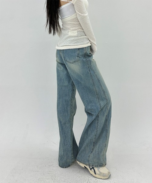 by muni:r（バイ ムニール）の「斜線スリットルーズフィットデニムパンツ（デニムパンツ・レディース・ブルー/ライトブルー・MEDIUM/SMALL）」の4枚目の写真