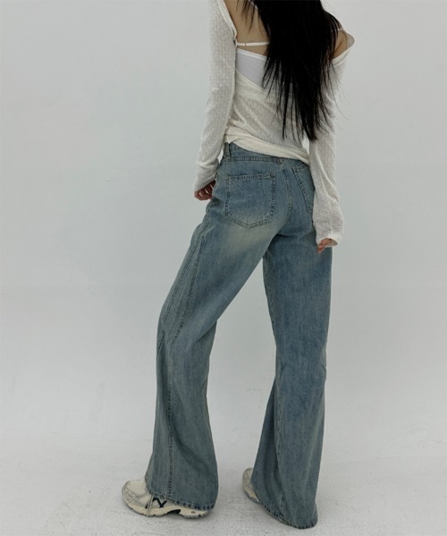 by muni:r（バイ ムニール）の「斜線スリットルーズフィットデニムパンツ（デニムパンツ・レディース・ブルー/ライトブルー・MEDIUM/SMALL）」の6枚目の写真