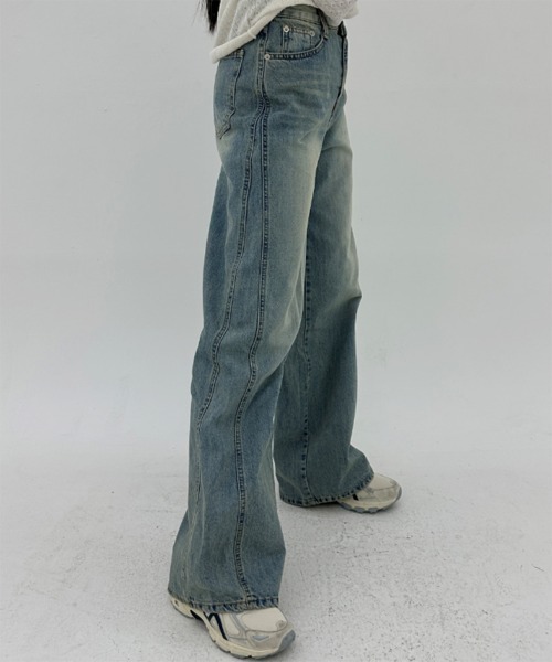 by muni:r（バイ ムニール）の「斜線スリットルーズフィットデニムパンツ（デニムパンツ・レディース・ブルー/ライトブルー・MEDIUM/SMALL）」の9枚目の写真