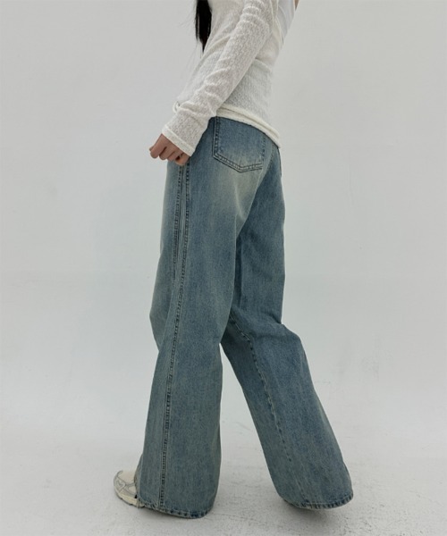 by muni:r（バイ ムニール）の「斜線スリットルーズフィットデニムパンツ（デニムパンツ・レディース・ブルー/ライトブルー・MEDIUM/SMALL）」の11枚目の写真