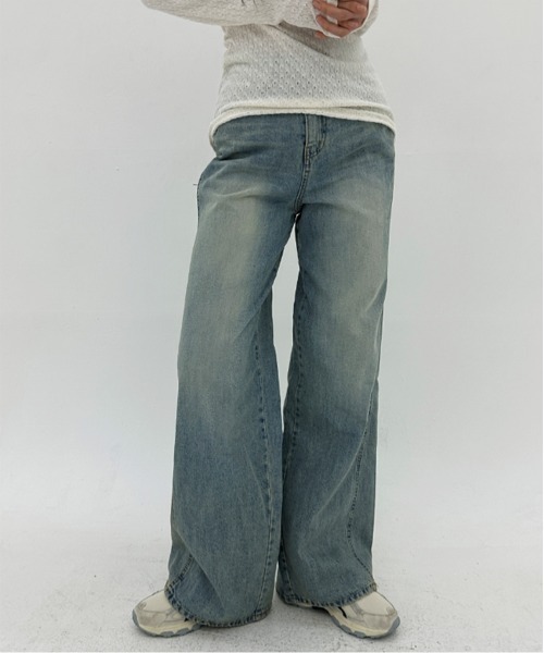 by muni:r（バイ ムニール）の「斜線スリットルーズフィットデニムパンツ（デニムパンツ・レディース・ブルー/ライトブルー・MEDIUM/SMALL）」の13枚目の写真