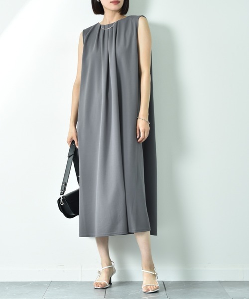 INTERPLANET（インタープラネット）の「カットジョーゼットタックデザインワンピース（ワンピース・レディース・ライトグレー/ブラック/チャコールグレー・FREE）」の2枚目の写真