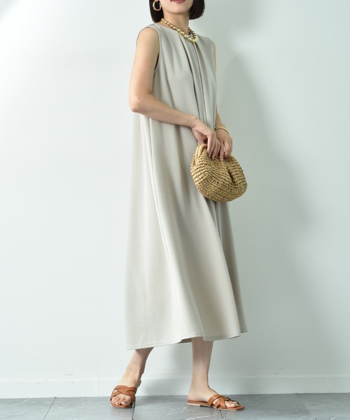 INTERPLANET（インタープラネット）の「カットジョーゼットタックデザインワンピース（ワンピース・レディース・ライトグレー/ブラック/チャコールグレー・FREE）」の3枚目の写真