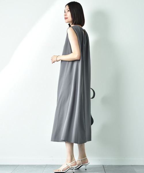 INTERPLANET（インタープラネット）の「カットジョーゼットタックデザインワンピース（ワンピース・レディース・ライトグレー/ブラック/チャコールグレー・FREE）」の12枚目の写真