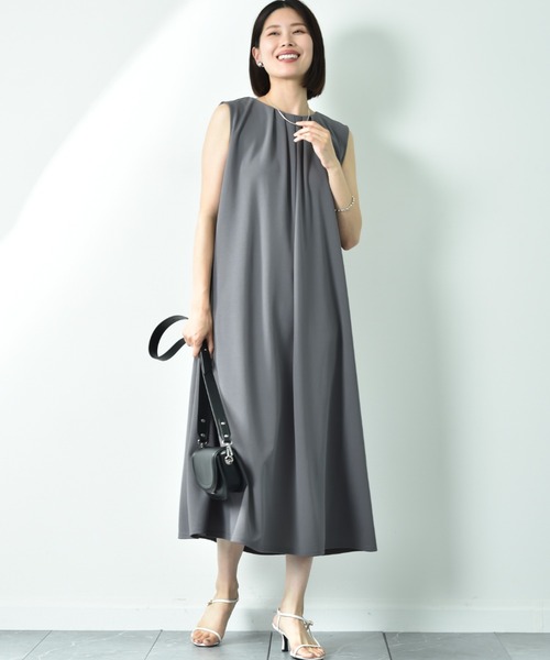 INTERPLANET（インタープラネット）の「カットジョーゼットタックデザインワンピース（ワンピース・レディース・ライトグレー/ブラック/チャコールグレー・FREE）」の13枚目の写真