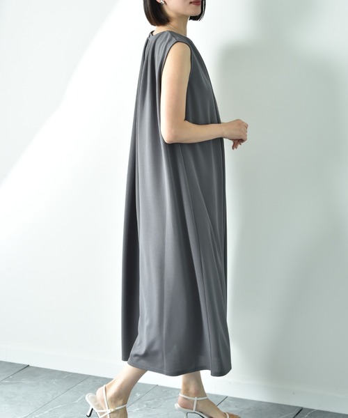 INTERPLANET（インタープラネット）の「カットジョーゼットタックデザインワンピース（ワンピース・レディース・ライトグレー/ブラック/チャコールグレー・FREE）」の17枚目の写真