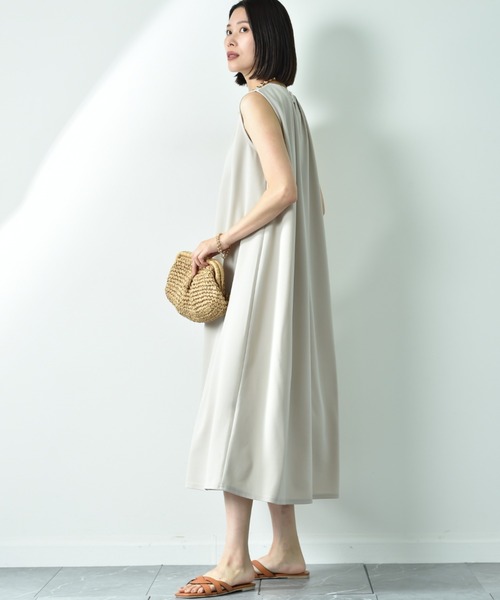 INTERPLANET（インタープラネット）の「カットジョーゼットタックデザインワンピース（ワンピース・レディース・ライトグレー/ブラック/チャコールグレー・FREE）」の21枚目の写真