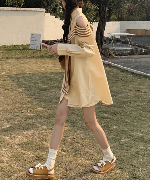Miniministore(ミニミニストア)の「オフショルダーシャツ肩掛け付きシャツ春夏(シャツ/ブラウス・レディース・ブルー/ベージュ・FREE)」の10枚目の写真