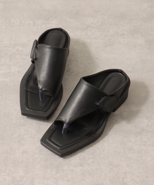 notch.（ノッチ）の「トングスクエアサンダル（サンダル・レディース・オフホワイト/ブラック・M/L）」の2枚目の写真