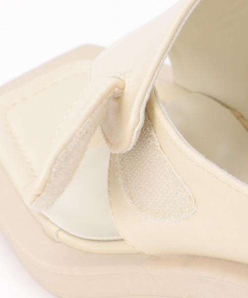 notch.（ノッチ）の「トングスクエアサンダル（サンダル・レディース・オフホワイト/ブラック・M/L）」の10枚目の写真