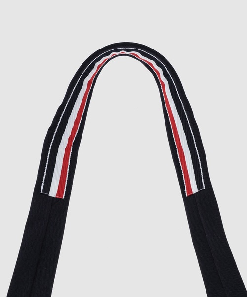 THOM BROWNE(トムブラウン)の「CLASSIC TIE W/ GG APPLICATION IN 2 PLY CRISPY WOOL SUITING(ネクタイ・メンズ・グレー/ネイビー・ONE SIZE)」の5枚目の写真