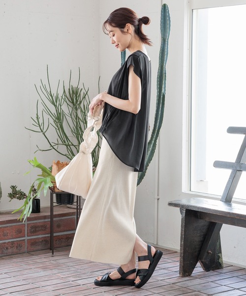 GLOBAL WORK（グローバルワーク）の「快適バック布帛ギャザーT/992297（Tシャツ/カットソー・レディース・ライトグレー/ブラック/ダークパープル/ロイヤルブルー・MEDIUM/LARGE）」の9枚目の写真