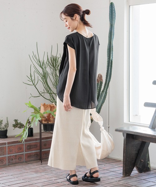 GLOBAL WORK（グローバルワーク）の「快適バック布帛ギャザーT/992297（Tシャツ/カットソー・レディース・ライトグレー/ブラック/ダークパープル/ロイヤルブルー・MEDIUM/LARGE）」の7枚目の写真