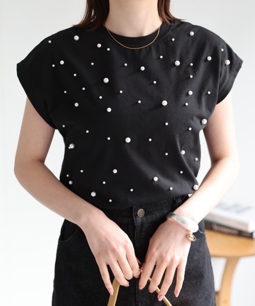 sakishimatokyo(サキシマトーキョー)の「パール付きノースリトップス(Tシャツ/カットソー・レディース・ブラック/オフホワイト・FREE)」の2枚目の写真