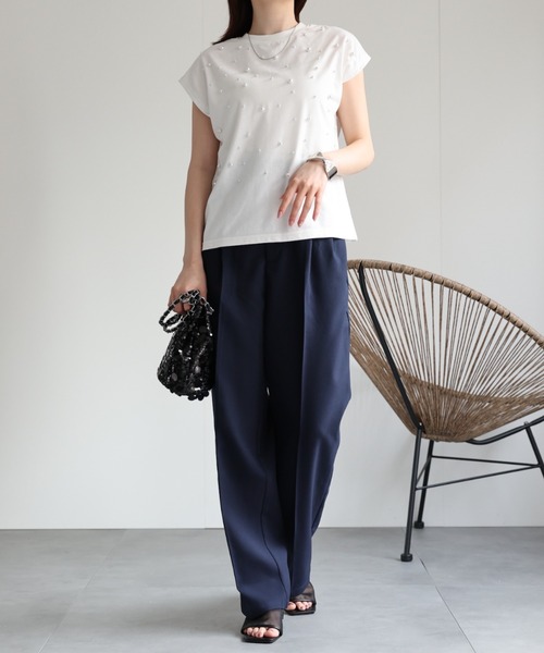 sakishimatokyo(サキシマトーキョー)の「パール付きノースリトップス(Tシャツ/カットソー・レディース・ブラック/オフホワイト・FREE)」の6枚目の写真