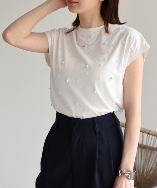 sakishimatokyo(サキシマトーキョー)の「パール付きノースリトップス(Tシャツ/カットソー・レディース・ブラック/オフホワイト・FREE)」の5枚目の写真