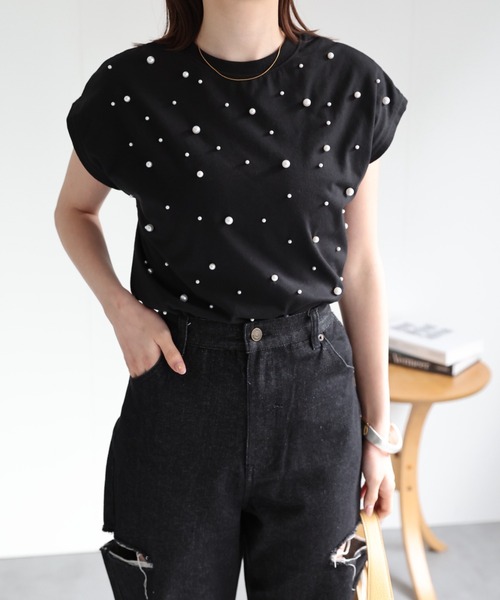 sakishimatokyo(サキシマトーキョー)の「パール付きノースリトップス(Tシャツ/カットソー・レディース・ブラック/オフホワイト・FREE)」の11枚目の写真