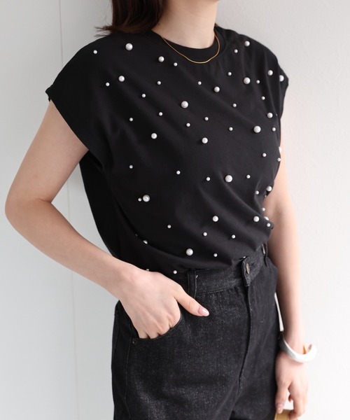 sakishimatokyo(サキシマトーキョー)の「パール付きノースリトップス(Tシャツ/カットソー・レディース・ブラック/オフホワイト・FREE)」の13枚目の写真