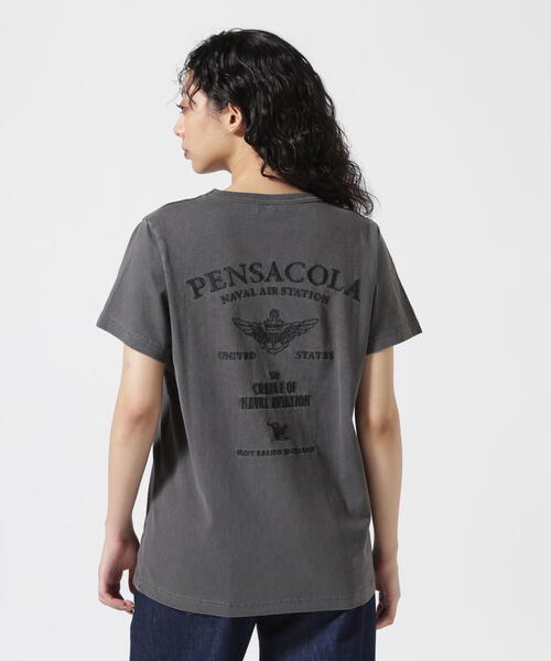 《直営店限定》FADE WASHＴ-SHIRT 'PENSACOLA'/フェイドウォッシュTシャツ'ペンサコーラ'（Tシャツ/カットソー）｜AVIREX（アヴィレックス）