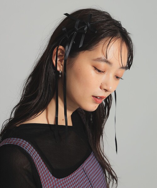 Ray BEAMS(レイビームス)の「ロング リボン カチューシャ(カチューシャ・レディース・ブラック/ピンク・ONE SIZE)」の2枚目の写真