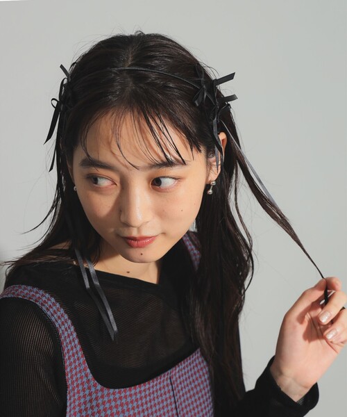 Ray BEAMS(レイビームス)の「ロング リボン カチューシャ(カチューシャ・レディース・ブラック/ピンク・ONE SIZE)」の3枚目の写真