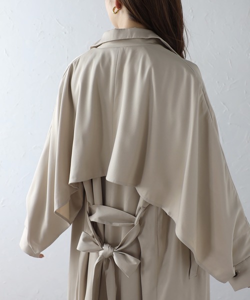 Bonjour Sagan(ボンジュールサガン)の「ケープトレンチコート(トレンチコート・レディース・ベージュ/ライトベージュ/ダークネイビー・FREE)」の16枚目の写真