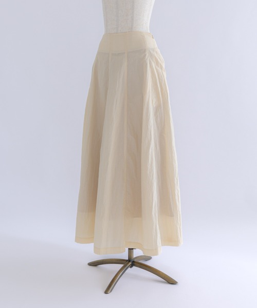 EN NEUME(エンノイム)の「Nylon Taffeta Flared Skirt(スカート・レディース・イエロー/ブラック/ブルー・FREE)」の6枚目の写真