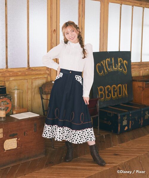 Disney(ディズニー)の「ジェシー/フレアスカート(デニムスカート・レディース・ネイビー・FREE)」の17枚目の写真