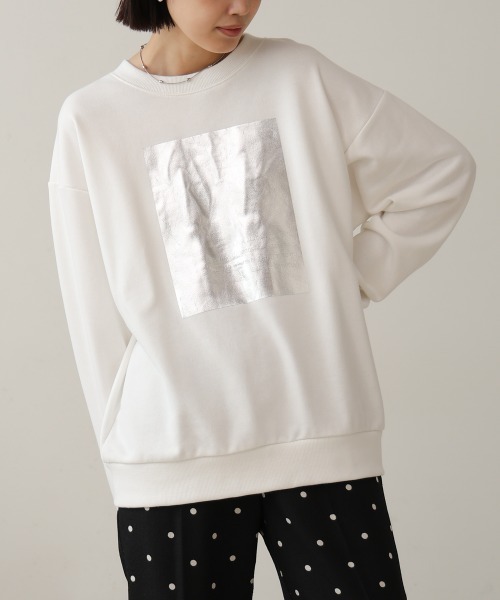 Bou Jeloud(ブージュルード)の「箔プリント裏毛プルオーバー(Tシャツ/カットソー・レディース・チャコールグレー/オフホワイト/グレー・FREE)」の4枚目の写真