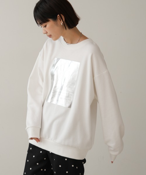 Bou Jeloud(ブージュルード)の「箔プリント裏毛プルオーバー(Tシャツ/カットソー・レディース・チャコールグレー/オフホワイト/グレー・FREE)」の6枚目の写真