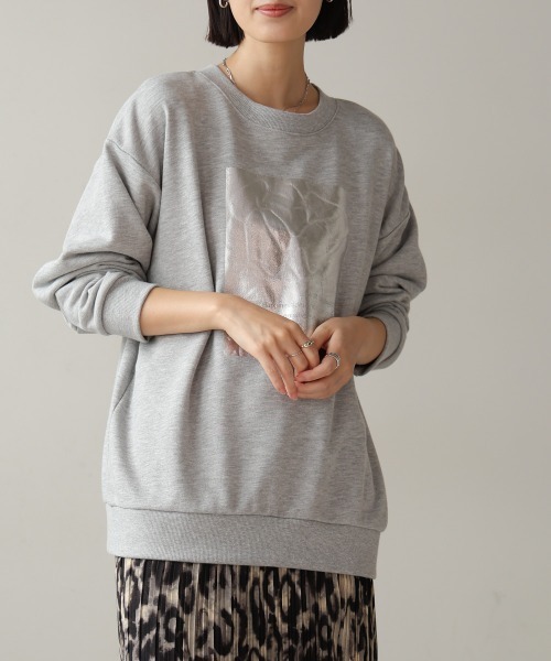 Bou Jeloud(ブージュルード)の「箔プリント裏毛プルオーバー(Tシャツ/カットソー・レディース・チャコールグレー/オフホワイト/グレー・FREE)」の11枚目の写真