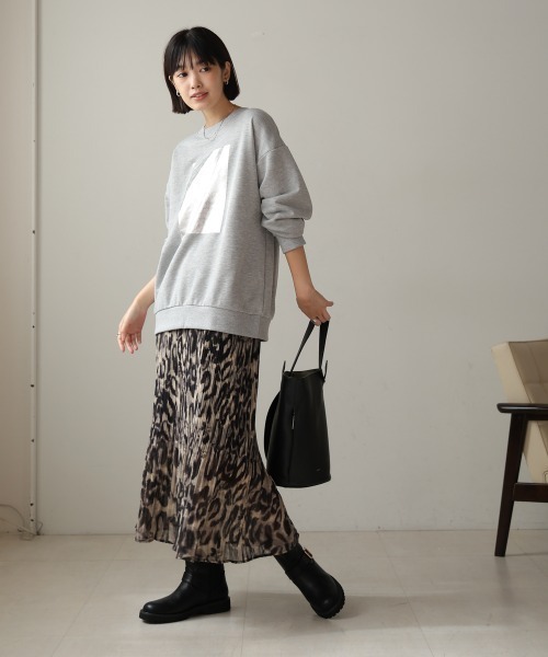 Bou Jeloud(ブージュルード)の「箔プリント裏毛プルオーバー(Tシャツ/カットソー・レディース・チャコールグレー/オフホワイト/グレー・FREE)」の12枚目の写真