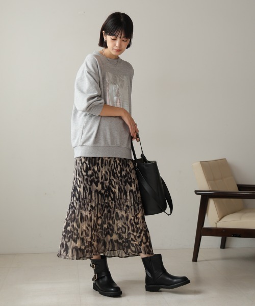 Bou Jeloud(ブージュルード)の「箔プリント裏毛プルオーバー(Tシャツ/カットソー・レディース・チャコールグレー/オフホワイト/グレー・FREE)」の15枚目の写真