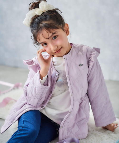 SLAP SLIP(スラップスリップ)の「【お揃い】リボンキルト総柄袖フリルフレアジャケット(90~140cm)(ブルゾン・キッズ・パープル/オフホワイト・90cm/100cm/120cm/110cm/140cm/130cm)」の4枚目の写真
