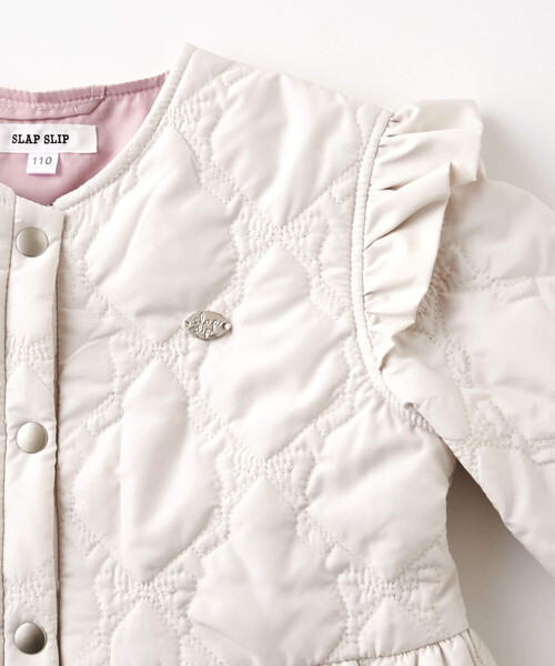 SLAP SLIP(スラップスリップ)の「【お揃い】リボンキルト総柄袖フリルフレアジャケット(90~140cm)(ブルゾン・キッズ・パープル/オフホワイト・90cm/100cm/120cm/110cm/140cm/130cm)」の10枚目の写真