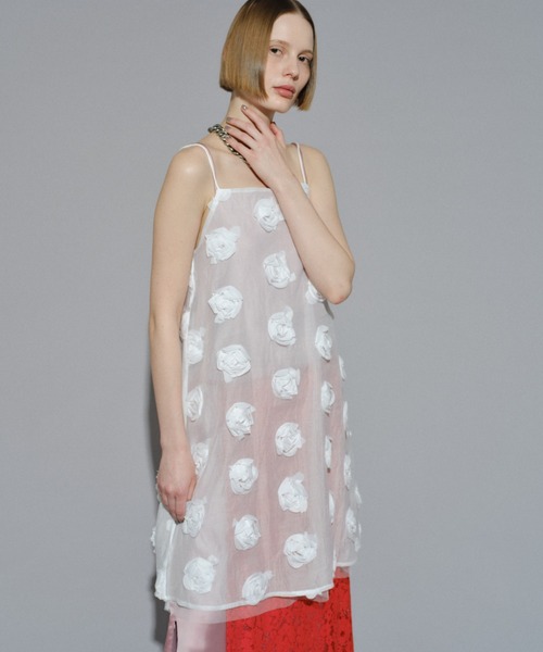 yae（ヤエ）の「Rose pattern camisole dress / ローズパターンキャミソールドレス（ワンピース・レディース・ホワイト・FREE）」の2枚目の写真
