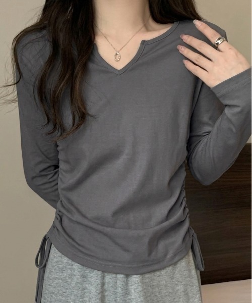 Per sist ence(パーシエンス)の「サイドシャーリング ラウンドネックVカットTシャツ(Tシャツ/カットソー・レディース・ホワイト/ピンク/ダークグレー/ブラック・MEDIUM/LARGE/X-LARGE/SMALL)」の4枚目の写真