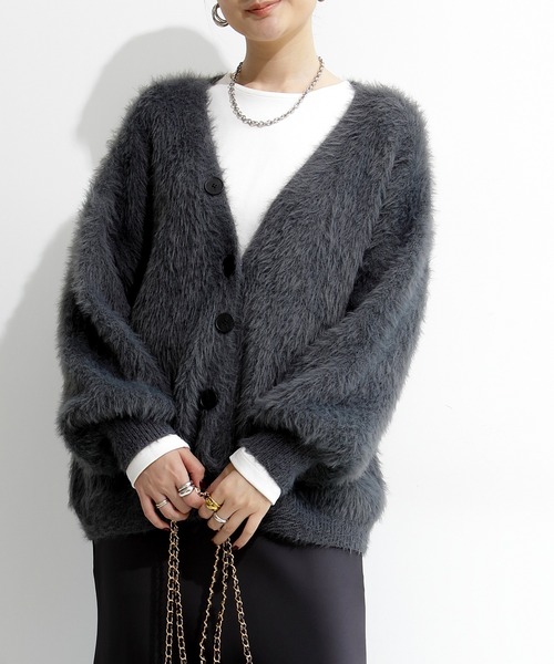 毛足の長い、ラグジュアリーな印象。シャギーニット カーディガン