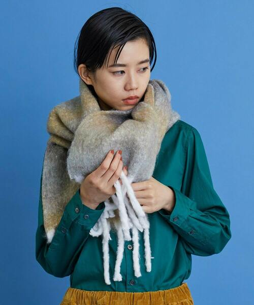 FRAPBOIS（フラボア）の「グラデーションマフラー（マフラー・レディース・ブルー/ブラウン/レッド・FREE）」の13枚目の写真