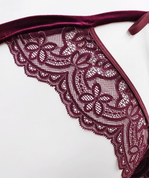 ANNEBRA(アンブラ)の「Velvet ベロア×レースバックデザインショーツ(ショーツ・レディース・ダークグリーン/ワインレッド・M/L/XL)」の14枚目の写真