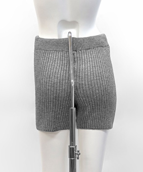 REMUR(レミュール)の「リブニットショートパンツ(その他パンツ・レディース・グレー/ブラック/アイボリー/ベージュ・FREE)」の8枚目の写真